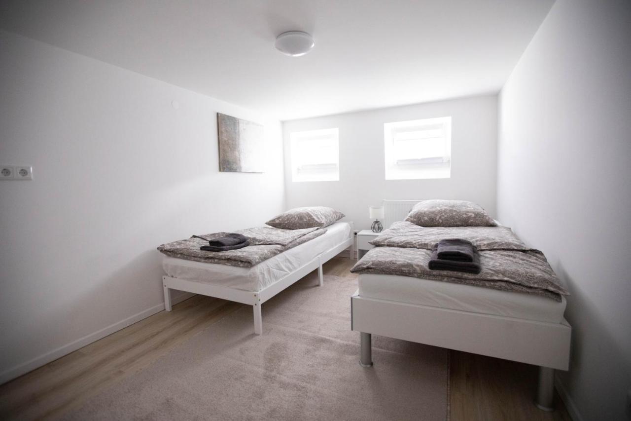 80Qm - 4 Rooms - Private Parking - Keller-Basement - Mallibase Apartments Hannover Buitenkant foto