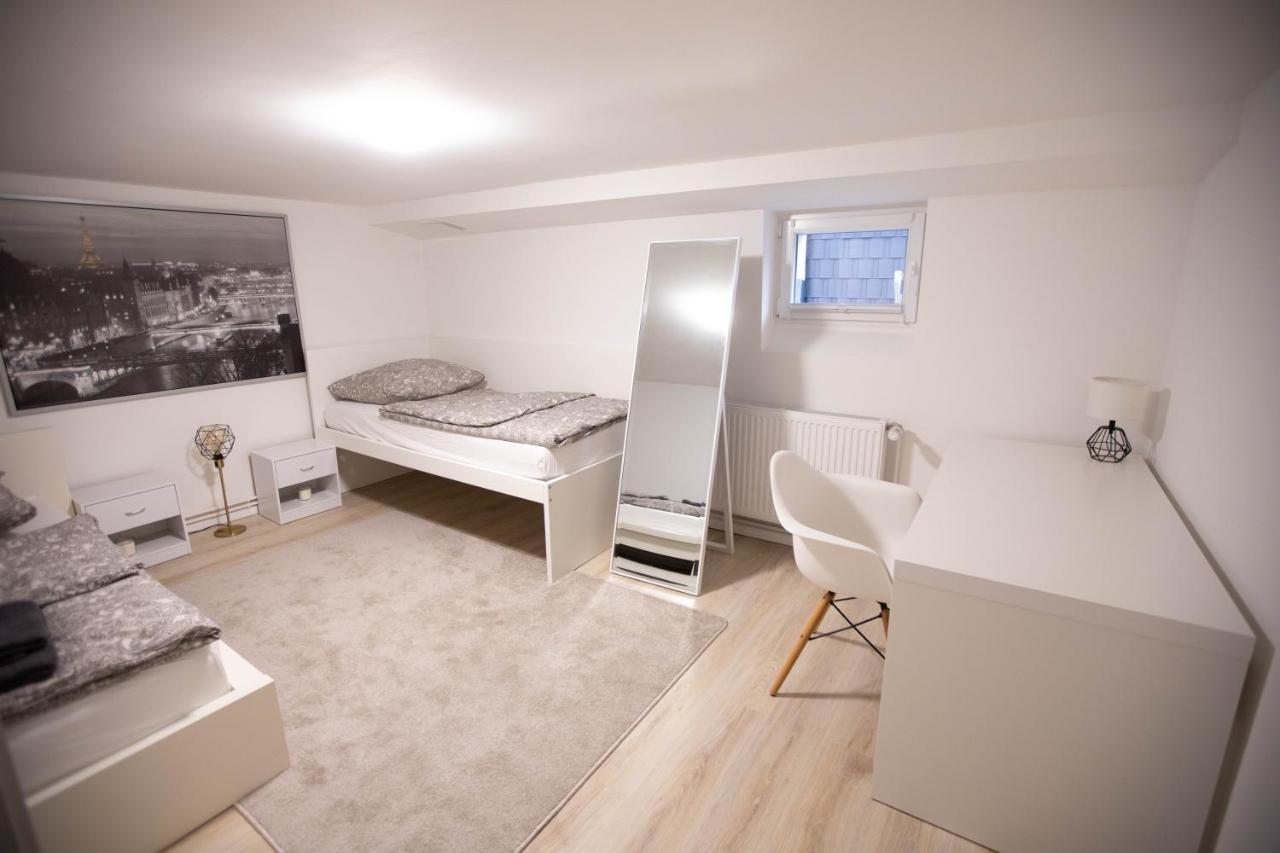 80Qm - 4 Rooms - Private Parking - Keller-Basement - Mallibase Apartments Hannover Buitenkant foto