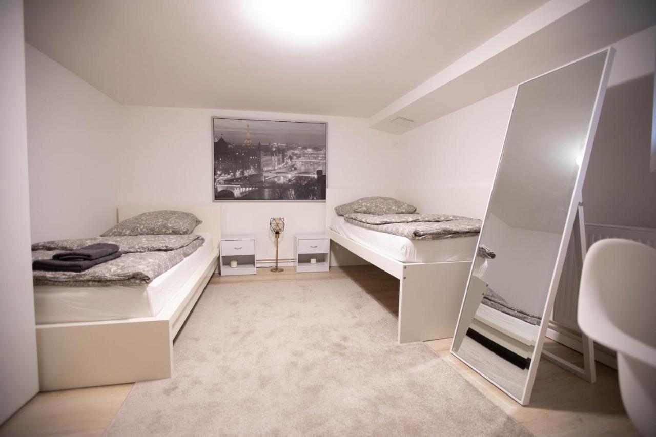 80Qm - 4 Rooms - Private Parking - Keller-Basement - Mallibase Apartments Hannover Buitenkant foto