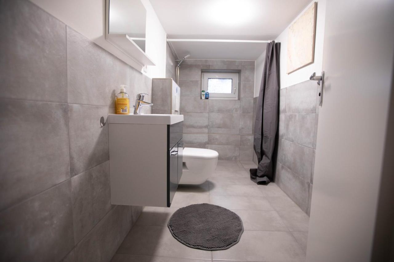 80Qm - 4 Rooms - Private Parking - Keller-Basement - Mallibase Apartments Hannover Buitenkant foto